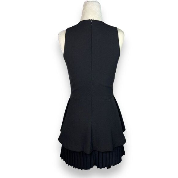 Front Row Shop Structured Crepe A-Line Dress w. Pleated Layered Hem - Picture 5 of 12